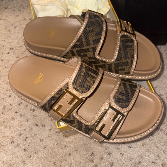 Fendi sandals - Picture 1 of 3